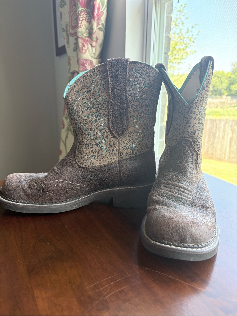 Women’s Ariat Fatbaby Brown Leather Cheetah Print Western Boots – Size 9B